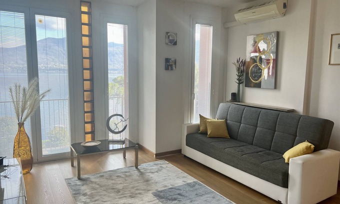 Gonte Apartment | Relax at Elizaveta Apartment with Lake View & Terrace