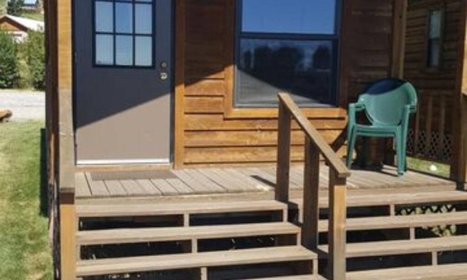 West Yellowstone Cabin | Pet-Friendly Retreat at Elk Haven Camping - Rated 10/10