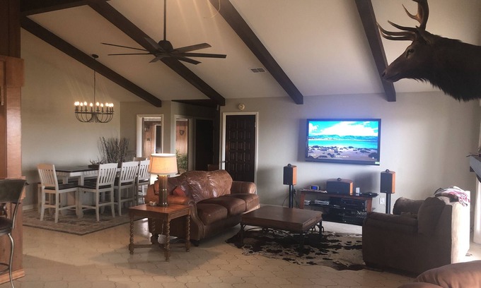 Bay Area House | Discover ELK House: Oceanfront Retreat with Free Wi-Fi