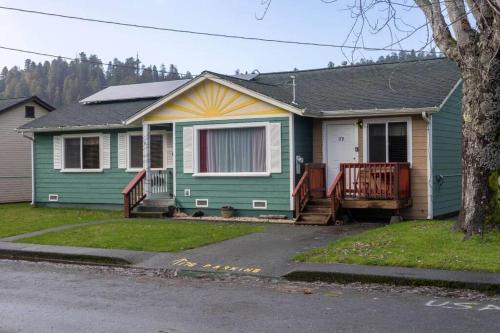 Orick House | Comfortable Elk Meadow Cabins 17B with Pet-Friendly Options