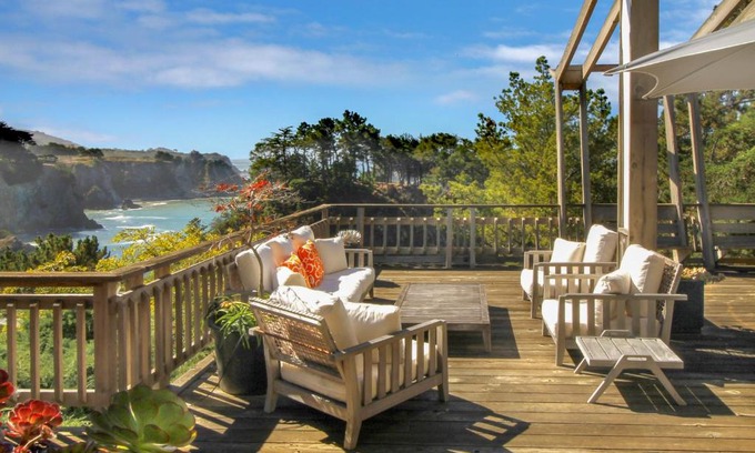 Elk House | Elegant Elk Mid-Century Hotel Experience Awaits You