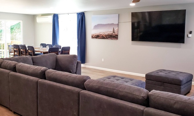 Forks House | Top-Rated Elk Prairie Retreat Steps from Rialto Beach