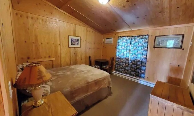 Noxon Apartment | Pet-Friendly Elk Room at Noxon Creekside Motel Awaits