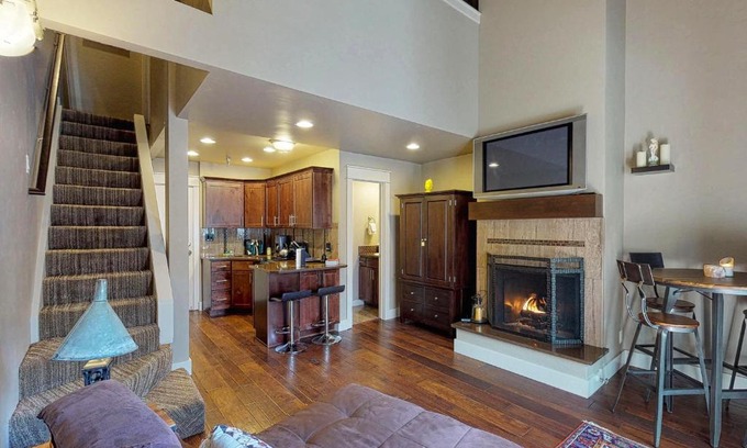 Elkhorn Village Hotel | Family-Friendly Getaway at Elkhorn Angani 81 with Pool
