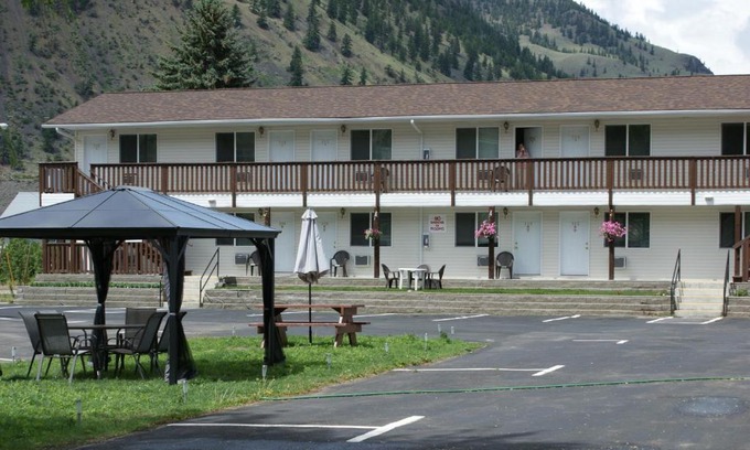 Okanagan-Similkameen Hotel | Pet-Friendly Elks Motel with Family Amenities & Great Value