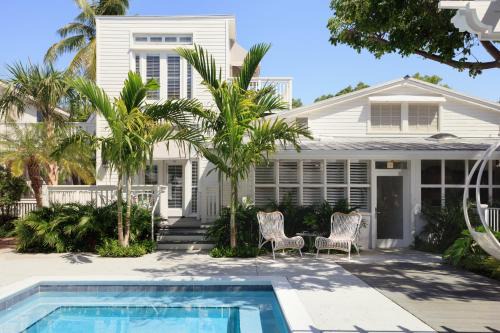 Downtown Hotel | Pet-Friendly Ella's Cottages - Historic Key West Retreat