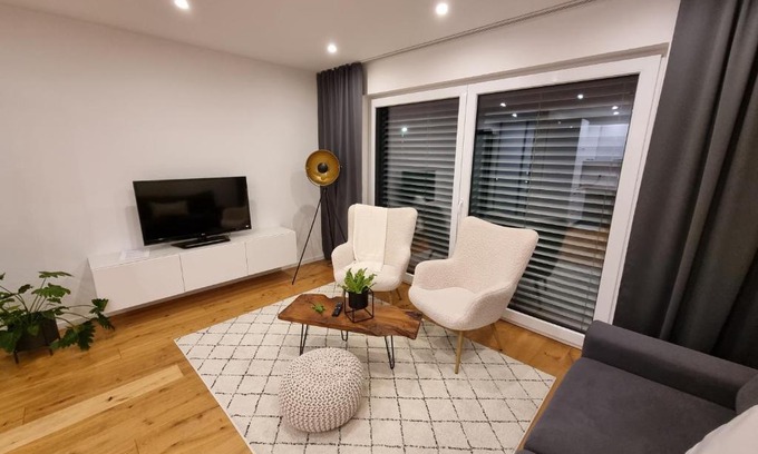 Singen Apartment | Experience Ella's Lounge - A Family-Friendly Retreat