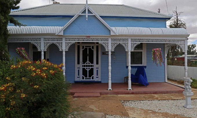 Broken Hill House | Discover Ella's Place: A 4-Star Retreat with Family Amenities