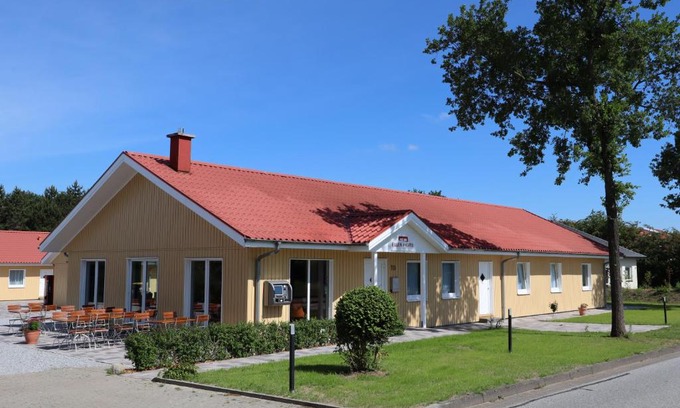 Harrislee Bed & Breakfast | Oceanfront Escape at Ellen Hotel - Rated 8.7/10 by Guests