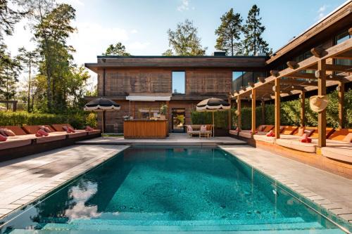 Gashaga Hotel | Experience Ellery Beach House: Pet-Friendly Oceanfront Retreat