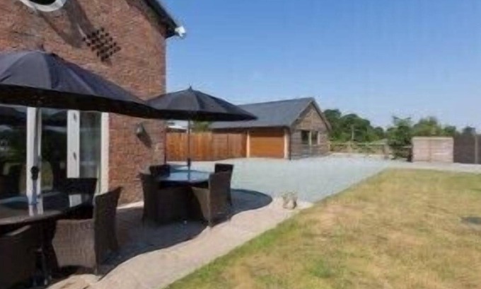 Welshampton Cottage | Experience Ellesmere in Welshampton, Shropshire: Lake Views & Spa