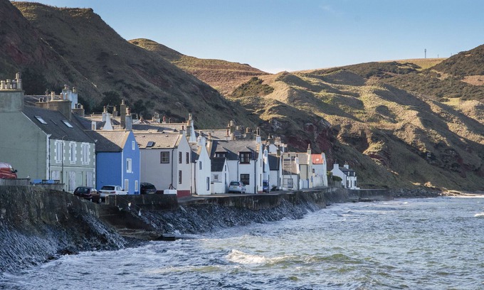 Gardenstown Cottage | Discover Ellie-Jo Cottage: Pet-Friendly Family Retreat