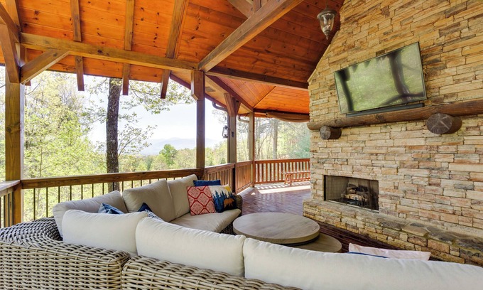 Ellijay Cabin | Top-Rated Ellijay Hideaway with Hot Tub & Game Room
