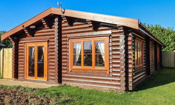 Castle Bytham House | Experience Elm Lodge: 4-Star Stay with Pool & Family Fun