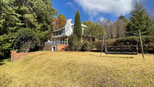 Dullstroom Villa | Elm Tree House - Dullstroom: Cozy Family Retreat Awaits