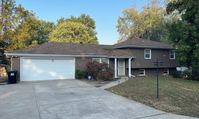 Jefferson City House | Elm Tree Oasis, 3-bedroom house in charming Jefferson City with AC, WiFi.