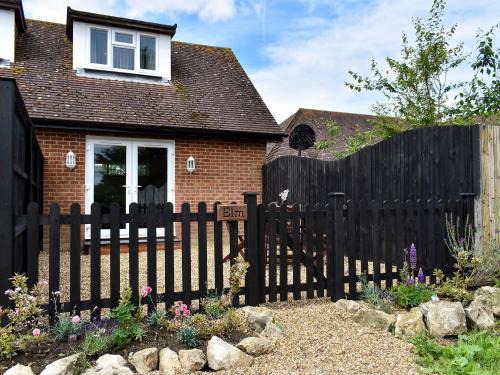 Herne Bay House | Discover Elm: Pet-Friendly & Family-Oriented Getaway