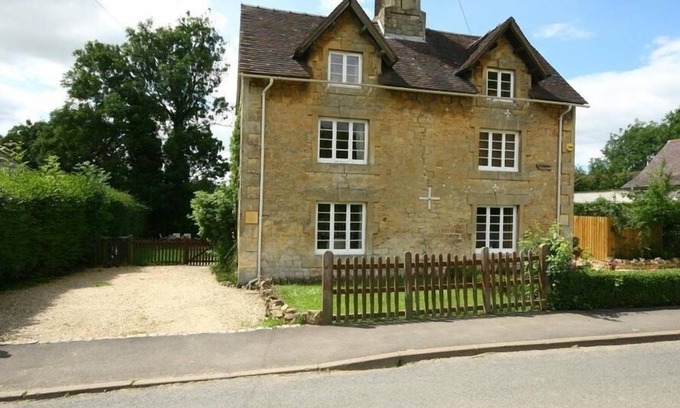Paxford Cottage | Pet-Friendly Elm View Cottage in Charming Chipping Campden