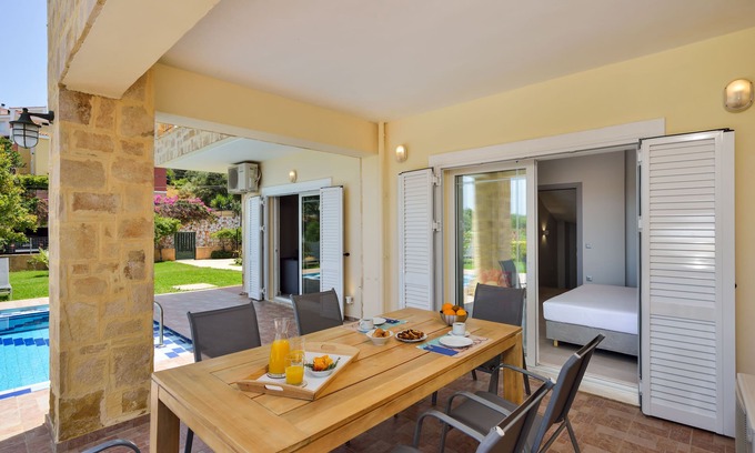 Makrys Tichos Villa | Relax at Elma's Villa, Family-Friendly Oasis near the Beach