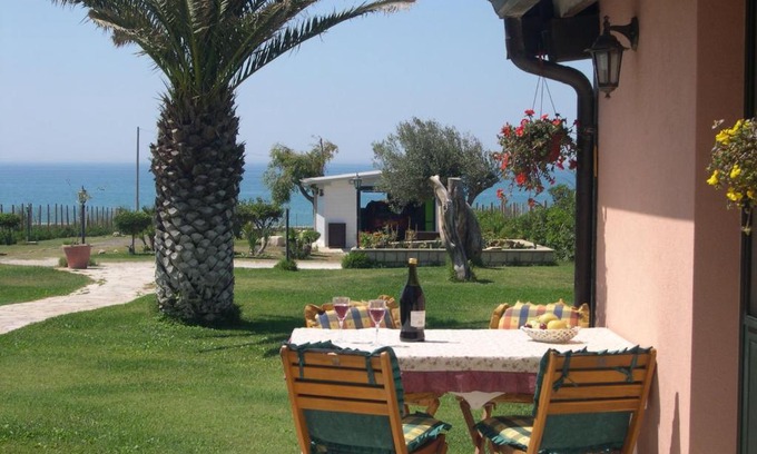 Zona Portuale House | Oceanfront Elmani: Guest Rated 9.7 with Ocean Views
