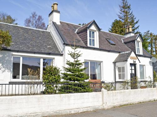 Lochcarron House | Elmbank: Pet-Friendly Retreat with 9.5/10 Guest Rating