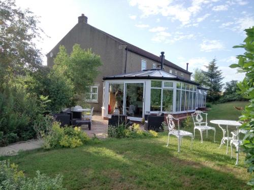 Arrathorne House | Discover Elmfield House: 4-Star Stay with Family-Friendly Perks