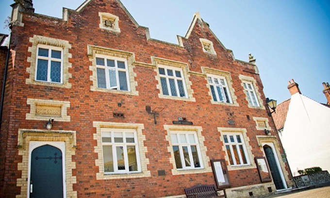 Little Walsingham Hotel | Elmham House - Pilgrim Hotel: Family-Friendly with Pool Access