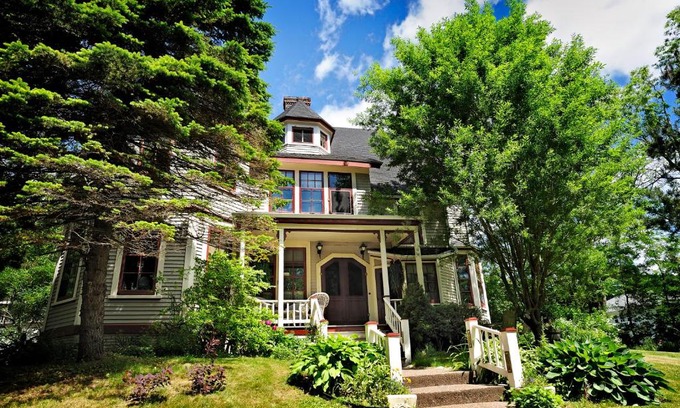 Charlottetown Hotel | Elmwood Heritage Inn: Top-Rated Stay with Hot Tub Access