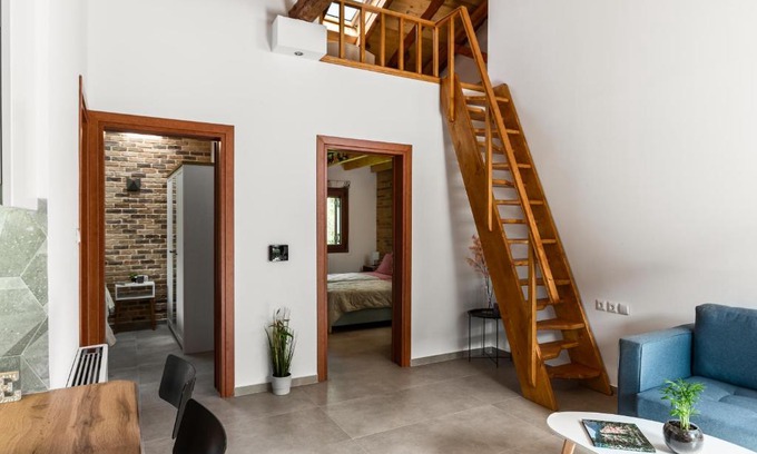 Dafnata Apartment | Exceptional Eloise Apartments - Pet and Child Friendly Stay
