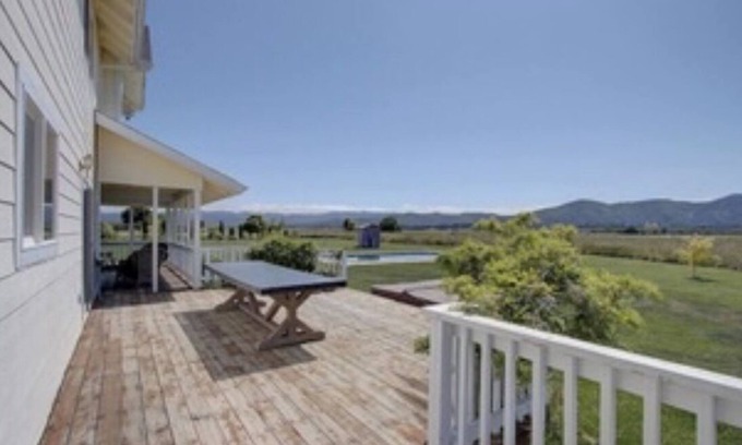 Lakeport Bed & Breakfast | Escape Together: Elope on Your Terms with Spa and Breakfast