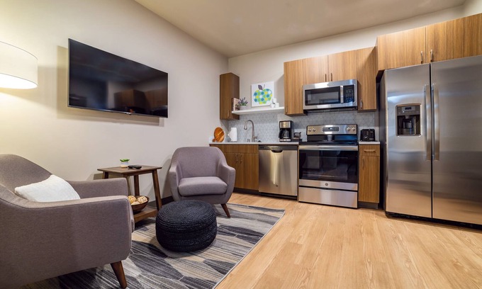Riverside Apartment | Premier Riverfront Park Travel Apartment with Essential Amenities