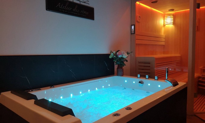Saint-Quentin Apartment | Relaxing EloSpa Private Spa Flat with Breakfast & Kitchen