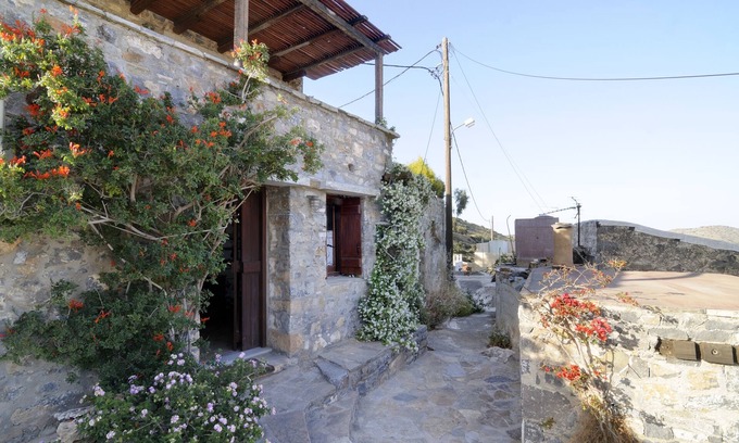 Elounda Villa | Discover Elounda Art Traditional Suites with Ocean Views