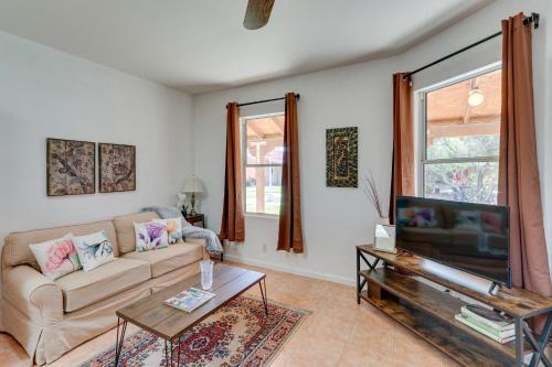 Eleven Mile Corner Apartment | Relaxing Eloy Retreat with Pool Access and Ocean Views