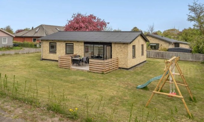 Rodbyhavn House | Beachside Retreat "Elsie" with Oceanfront Views and Spa