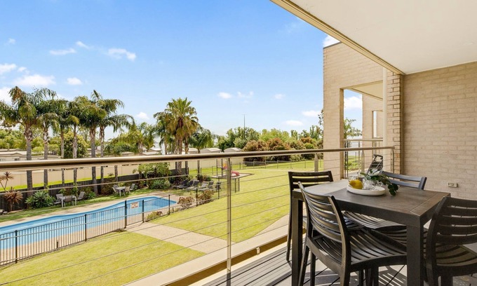 Mulwala Apartment | Elsinor 6 Fabulous family friendly apartment walking distance to Lake Mulwala, and all the clubs.