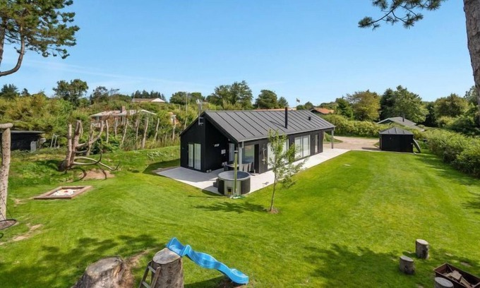 Remmer Strand House | Cozy Oceanfront Escape at Elso, Just 600m to the Inlet