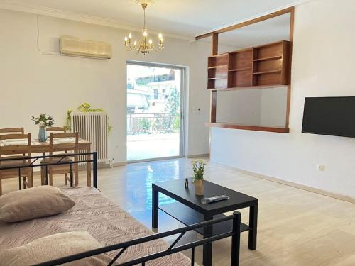 Palaio Faliro Apartment | Discover Elterra 22: Family-Friendly Sunny Retreat