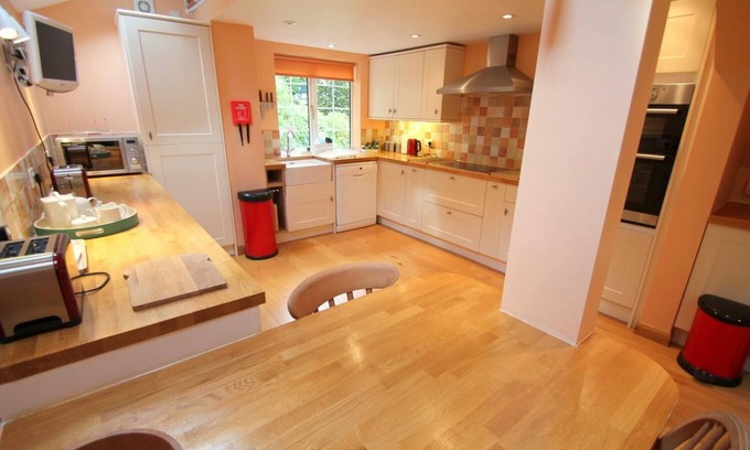 Porlock House | Guest Rated 9.8: Elthorne in Porlock with Family Amenities