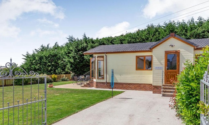 Bishops Nympton House | Elworthy Lodge: 4-Star Pet and Child Friendly Retreat