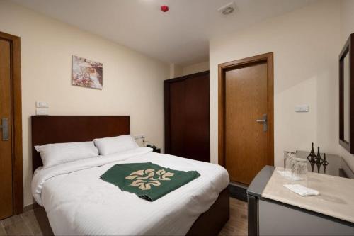 Qena Hotel | Elyasmene