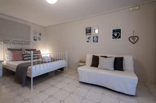 Avia Apartment | Pet-Friendly Elysian Studio: Rated 9/10 for Families