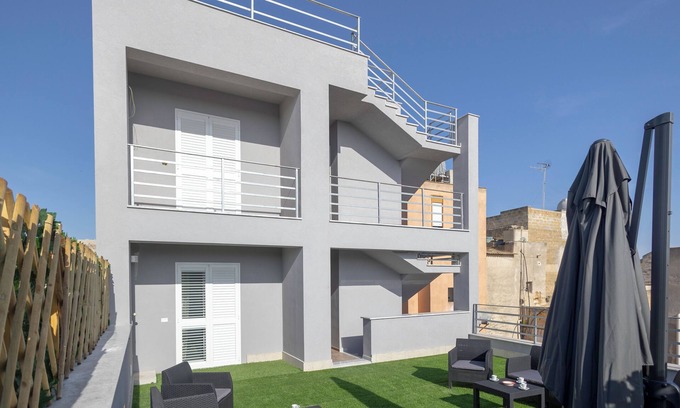 Mazara del Vallo House | Family-Friendly ELYSIUM: Your Budget Oasis Awaits