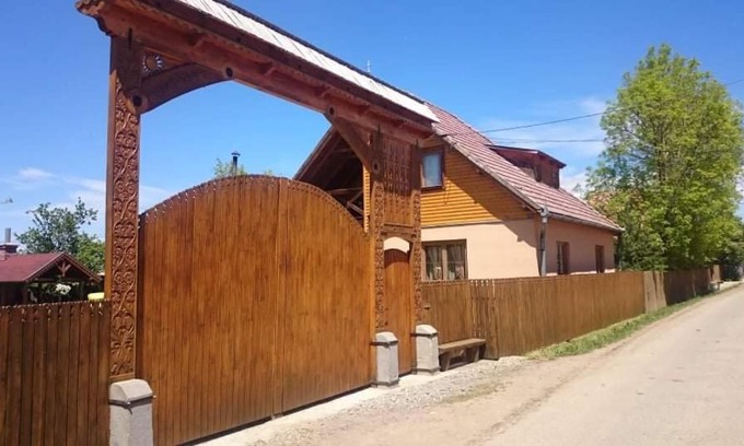 Ciumani House | Cozy Emília vendégház: Guest Rated 9.7 & Family-Friendly!