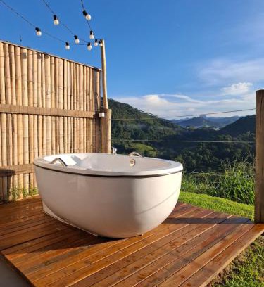 Santo Antonio do Pinhal Hotel | Relax at Embahu Suítes with Scenic Views and Hot Tub