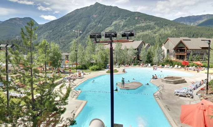 East Kootenay Cabin | Discover Embarc Panorama: Guest Favorite with Pool & Spa