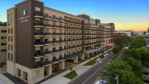 Grand Rapids Hotel | Pet-Friendly Embassy Suites in Grand Rapids Downtown