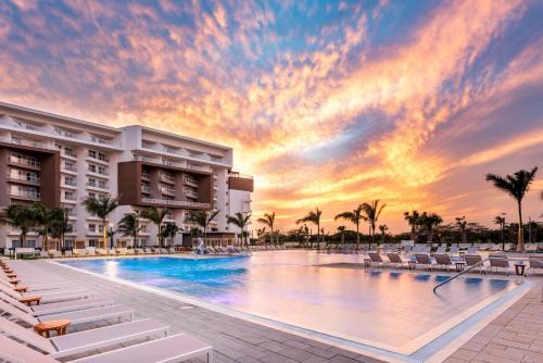 Palm Beach Resort | Pet-Friendly Embassy Suites by Hilton Aruba Beach Resort