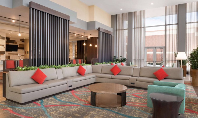 Naperville Hotel | Inviting Embassy Suites by Hilton Chicago Naperville Awaits
