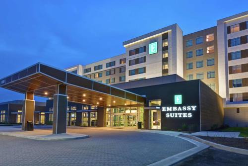 Plainfield Hotel | Prime Embassy Suites: Poolside Comfort Near Indianapolis Airport